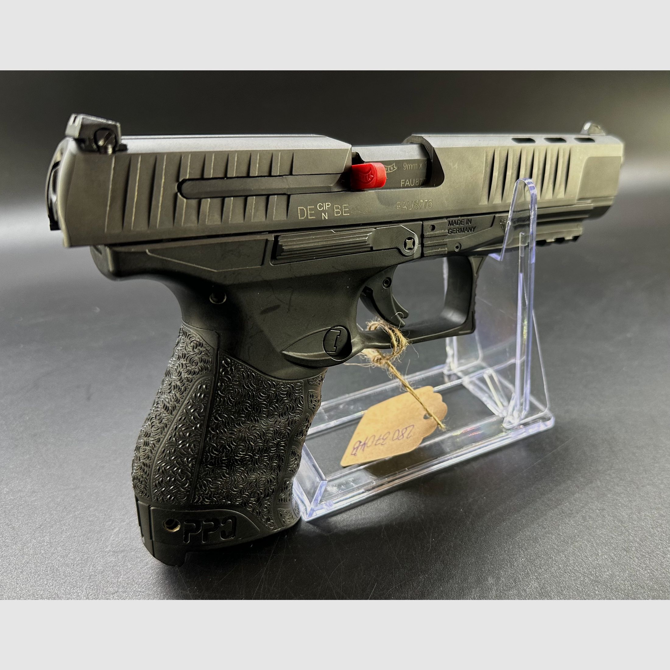 Broń pokazowa Walther półautomatyczna. Pistolet PPQ M2 9x19 5" 15R 9mm Luger