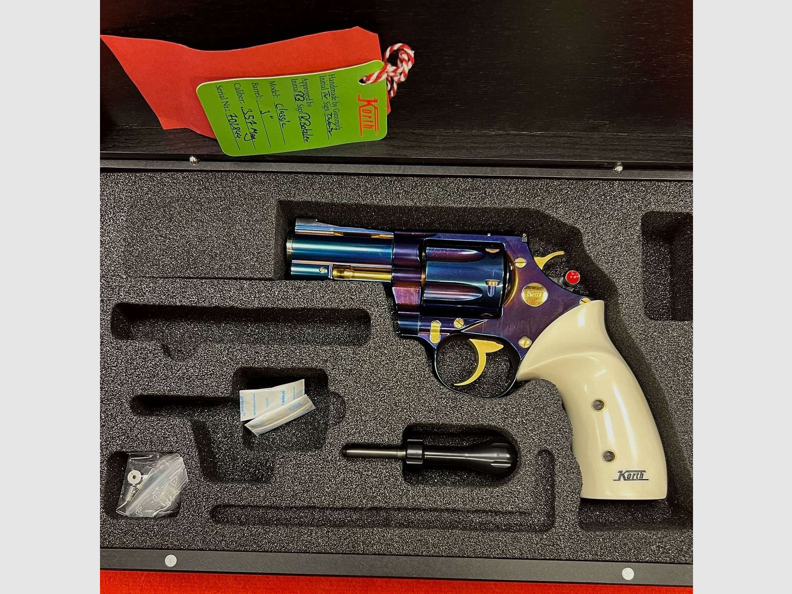 Korth Revolver Classic Glossy Blue Plasma 3″ Cal.357 Magnum, image 15 sur 16