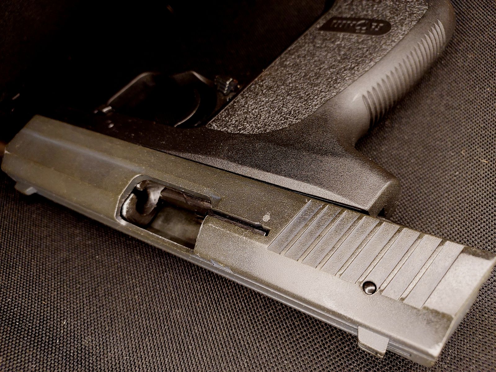 Röhm RG96 Schreckschuss Pistole brüniert (PTB 699) RG 96 mit 3 Magazinen