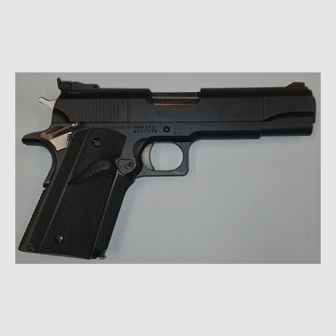L.A.R. Manufacturing Inc. Pistola semiautomatica LAR GRIZZLY WIN MAG MARK I in calibro .45WinMag.