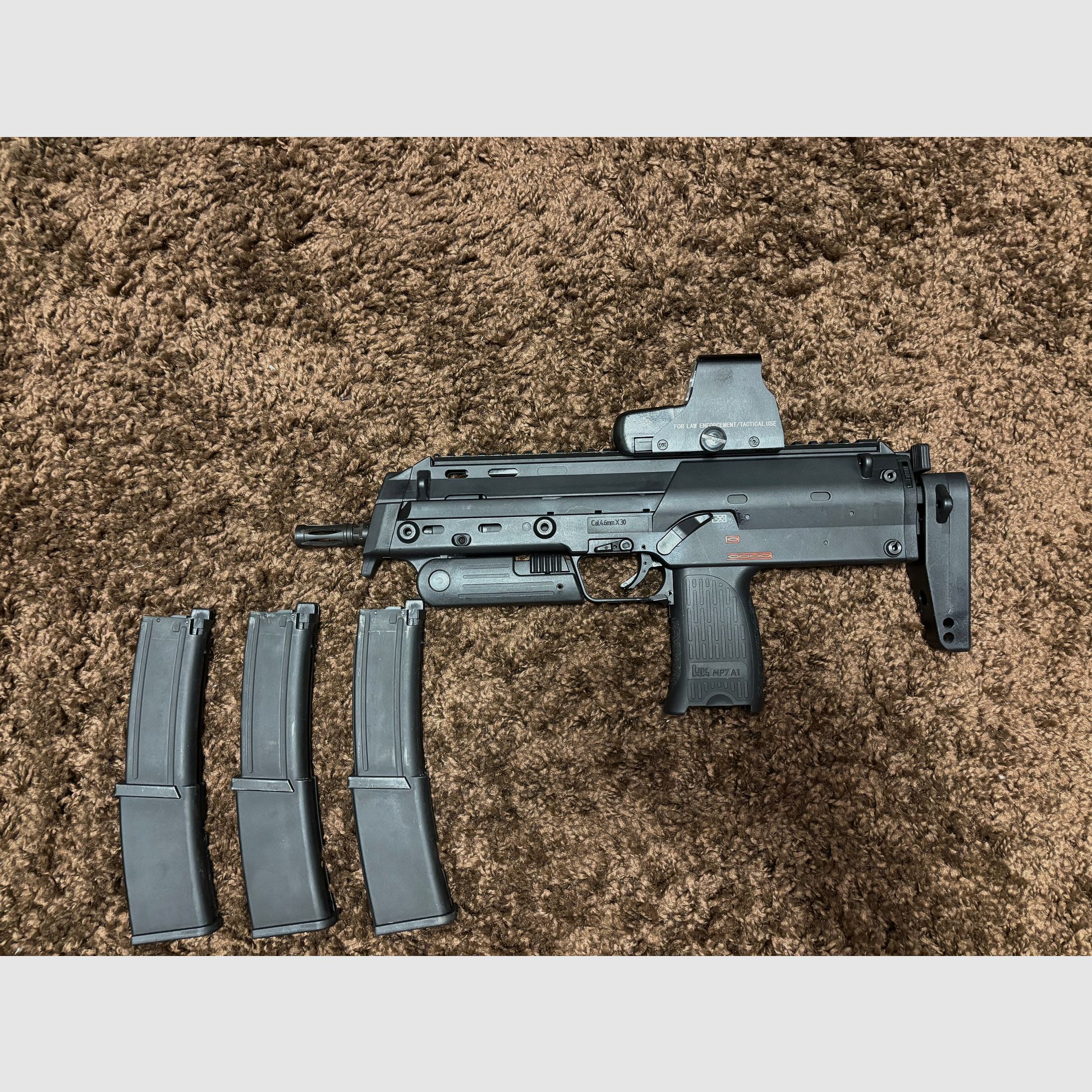 Umarex Heckler & Koch MP7 A1 GBB Airsoft incl. Red Dot & 3 Magazines – Topstaat, afbeelding 2 van 5