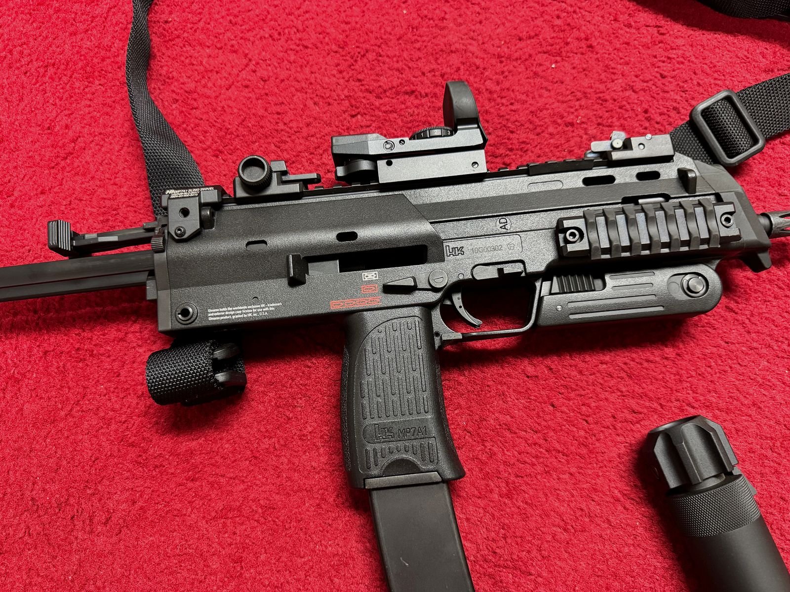 VFC H&K MP7 A1  GBB Gas Blow Back Airsoft 6mm  + Sling -Schalldämpfer- Micro Dot 