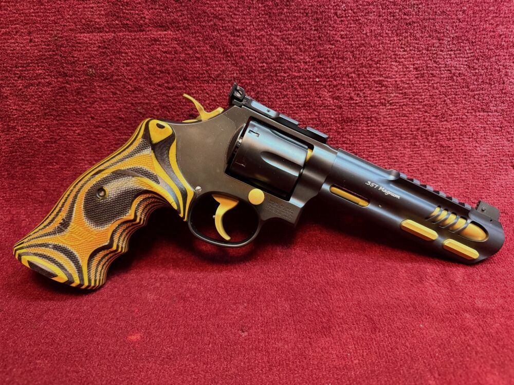 Smith & Wesson 686 Scheuring Black/Gold