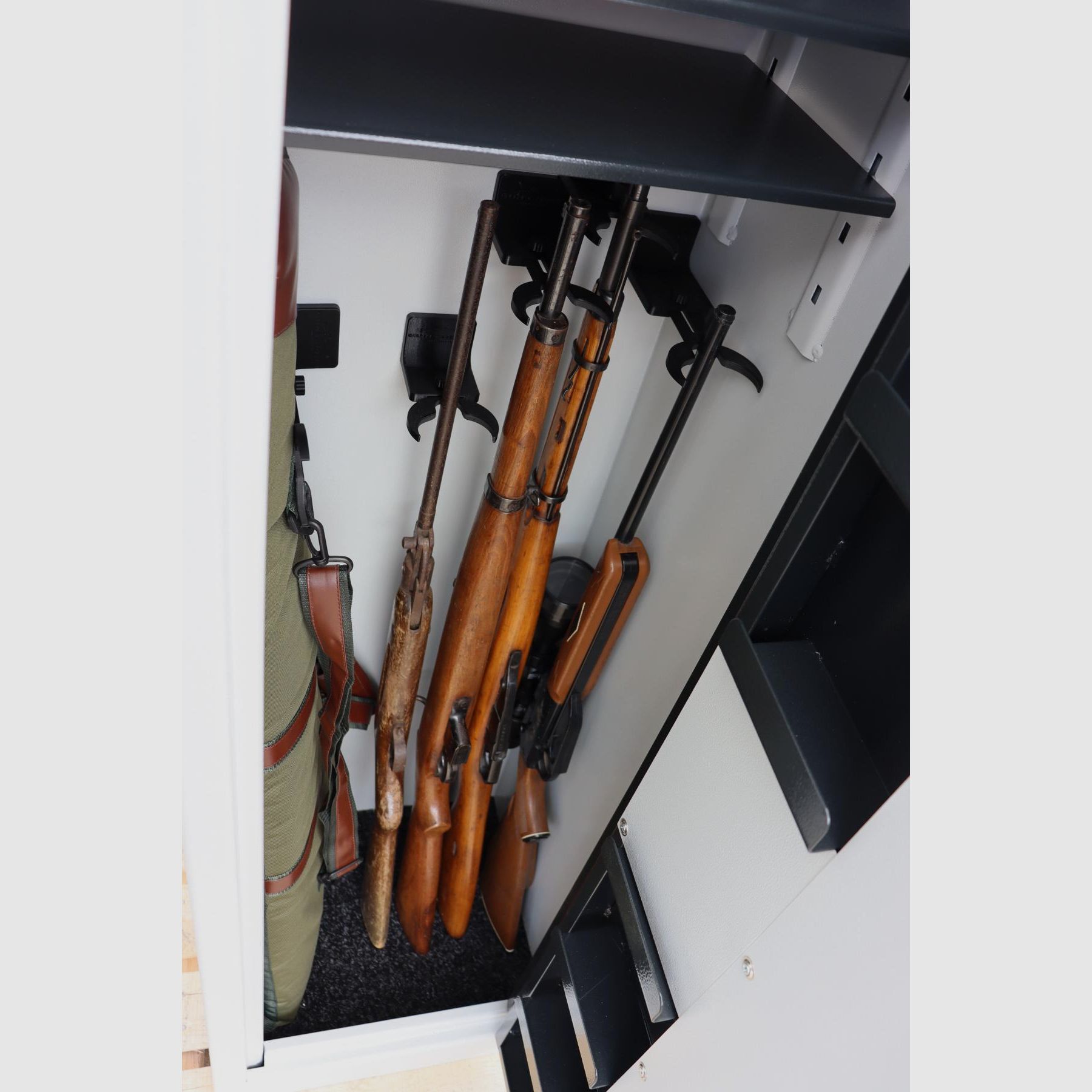 Waffenschrank HUNTER FRISCHLING (1300x390x330) Klasse 0 EN 1143-1 für bis zu 7 Langwaffen