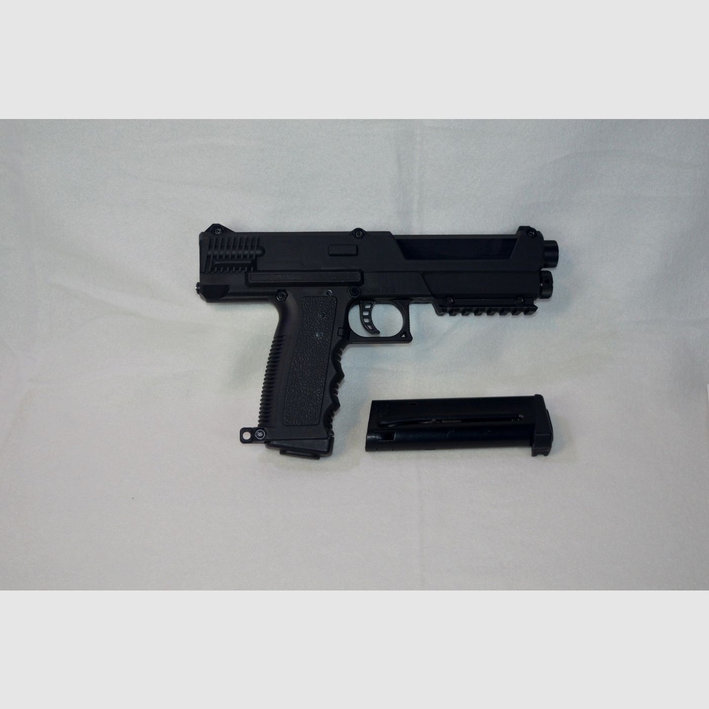 TPR-PG7 MISSION Cal. 68 + 2. Magazin + Munición, idéntico a "TiPX .68 Tippmann Paintball Pistole"