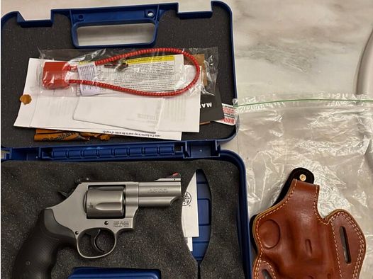 Brandneues S/W Mod 69 44 Magnum