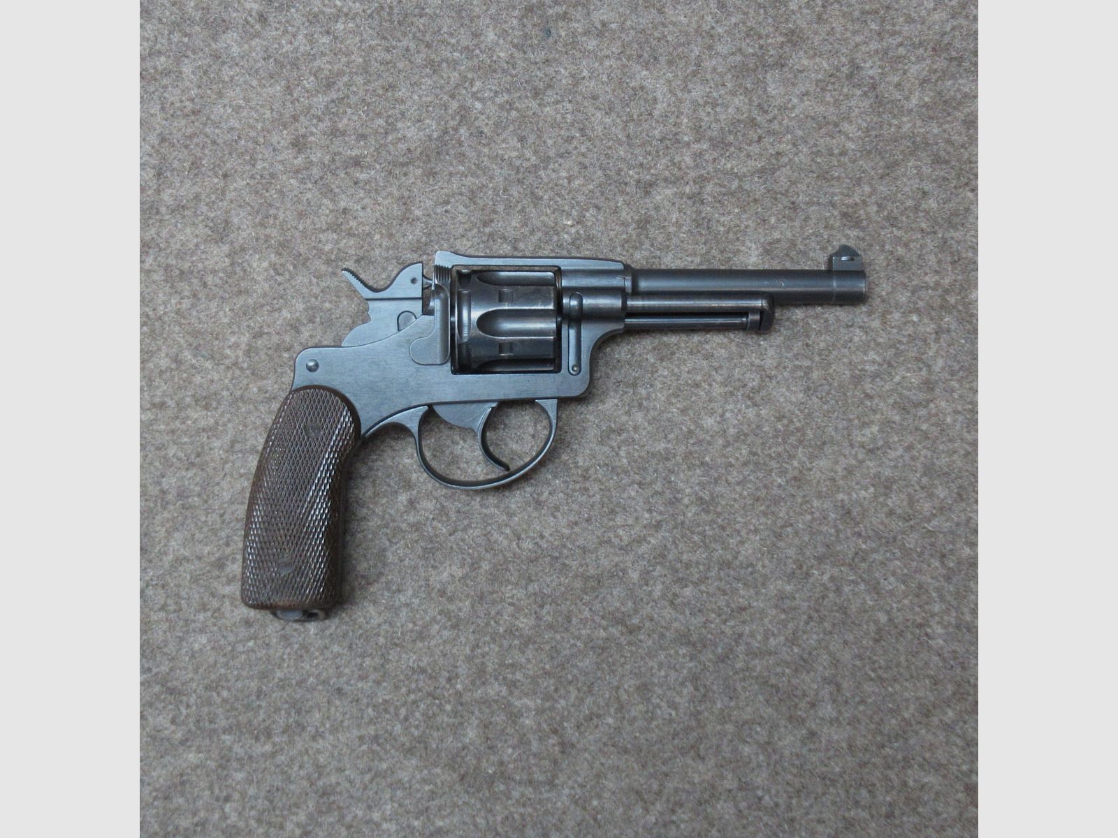 Revolver W+F mod. 1929 kal. 7.5mm, afbeelding 1 van 2