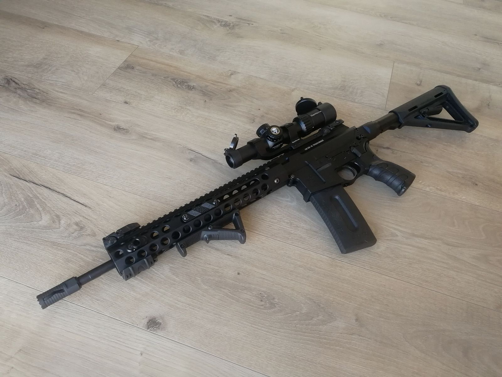 TROY Industries PAR .223 Rem. Sporting Rifle Vorderschaftrepetierbüchse "AR15 AR-15" 5,56 x 45mm NATO *WBK GELB* 1-6x24 Zielfernrohr *Pumpe * mit viel Zubehör * NEUwertig*