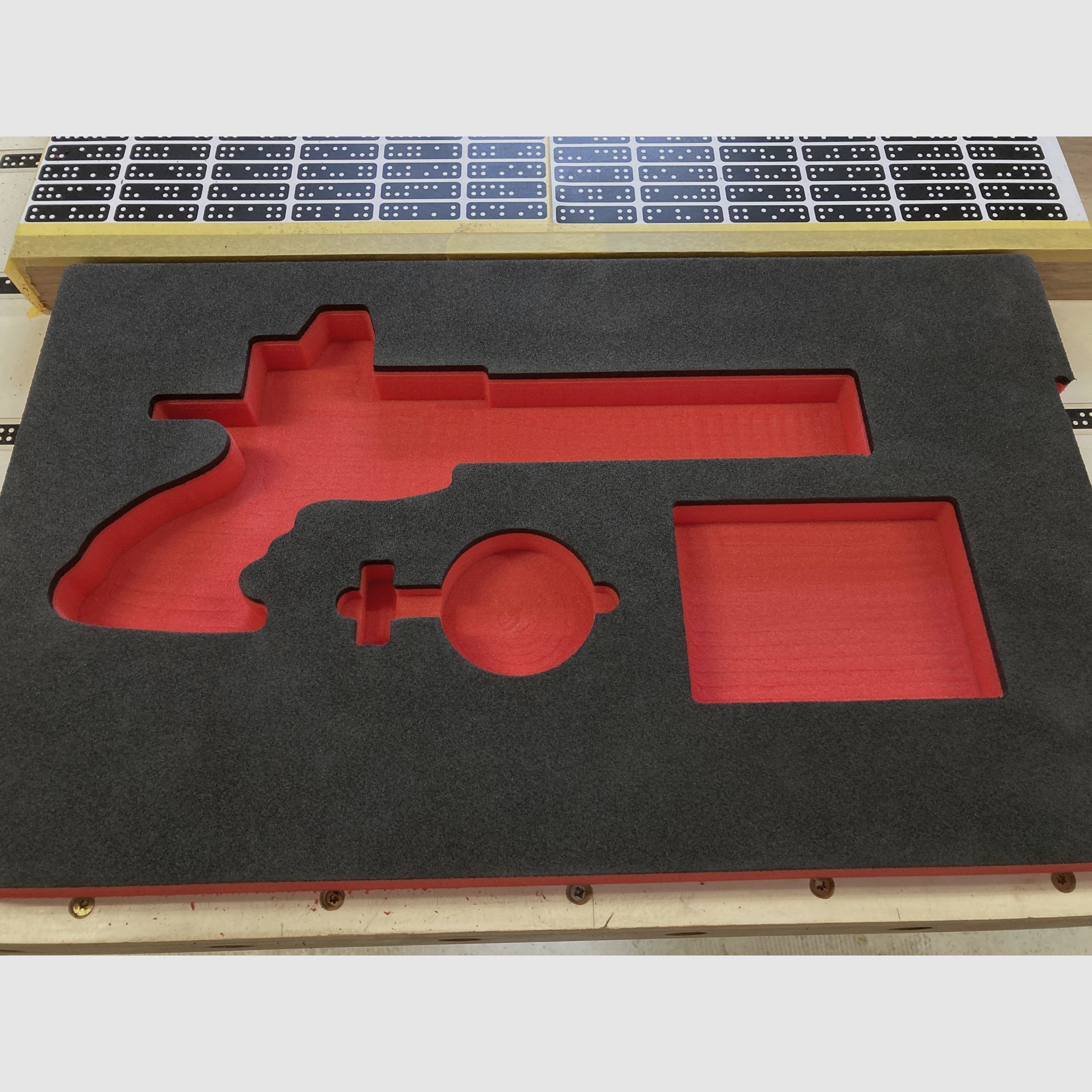 CNC-gefräste Koffereinlagen aus festem Schaumstoff