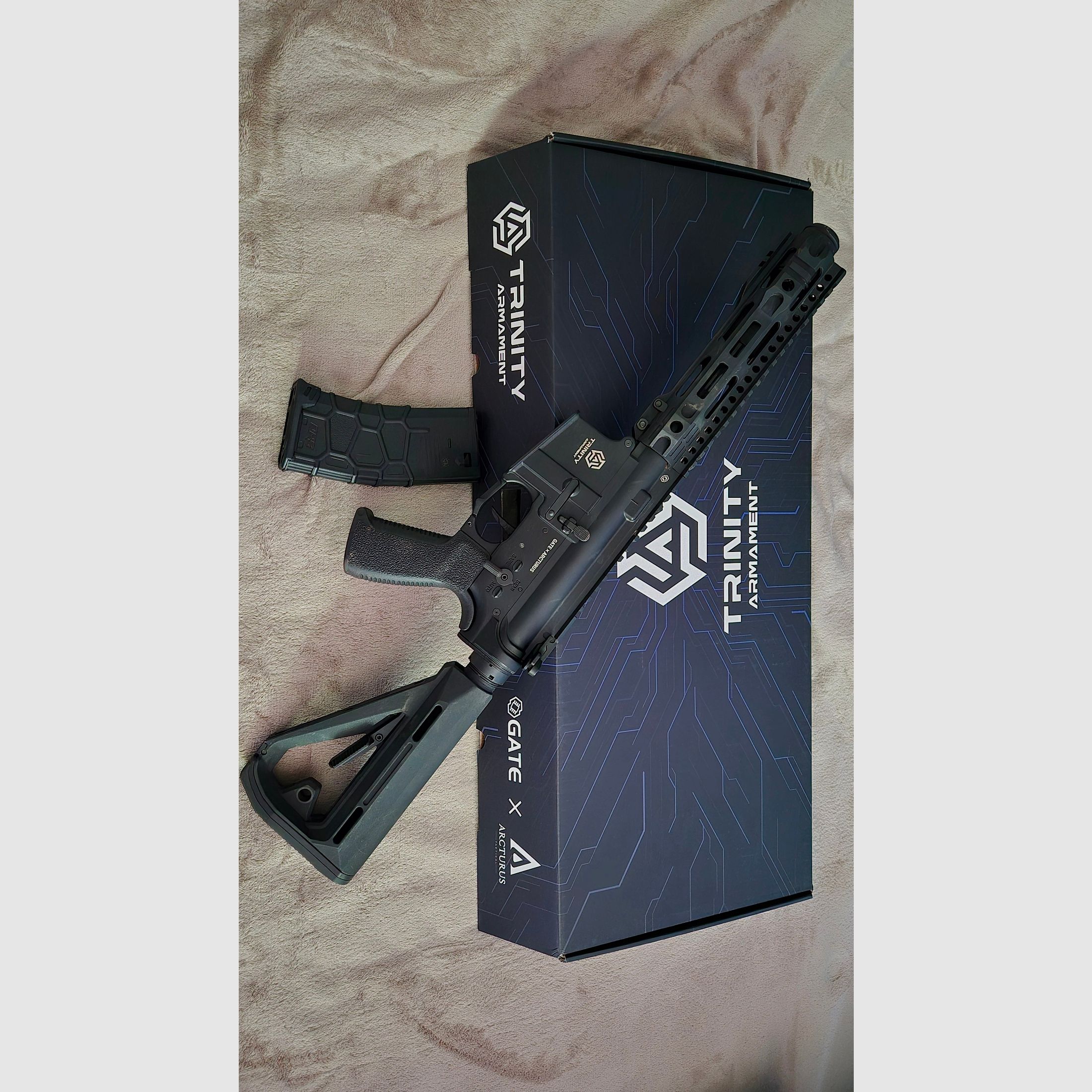 Airsoft ARCTURUS Trinity Armament Alpha Rifle 11.5" S-AEG mit GATE TITAN ll Bluetooth 