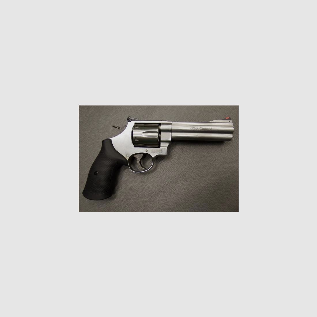 Smith & Wesson Mod. 629 Classic Barrel Length 5" Caliber .44 Magnum Revolver
