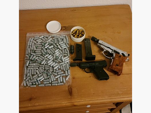 Blank pistols 2 pieces with blank cartridges also revolvers