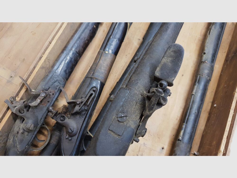 British Steinschlossgewehre für die Royal Niger Company um ca. 1830 in Transportkiste