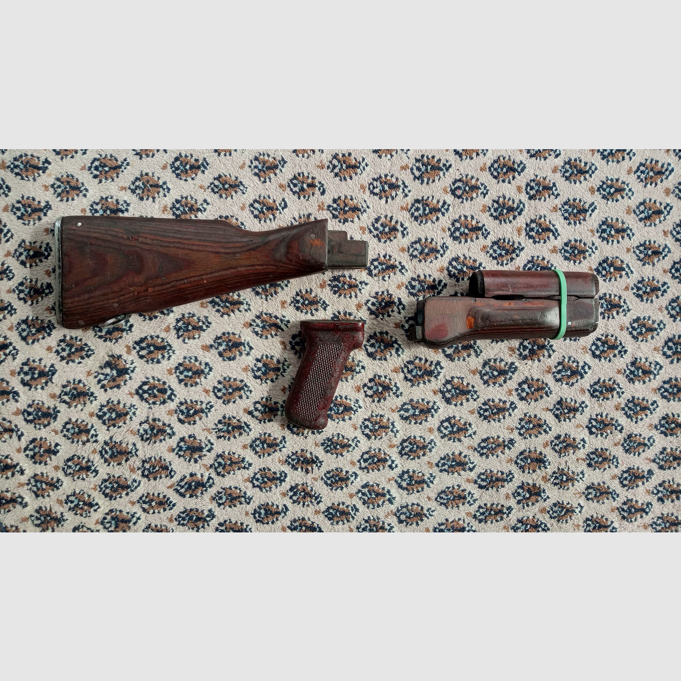 Komplettes Holz Laminat Festschaft Set inkl. Bakelit Griff, Schaft und Handschutz /  AKM und AK74