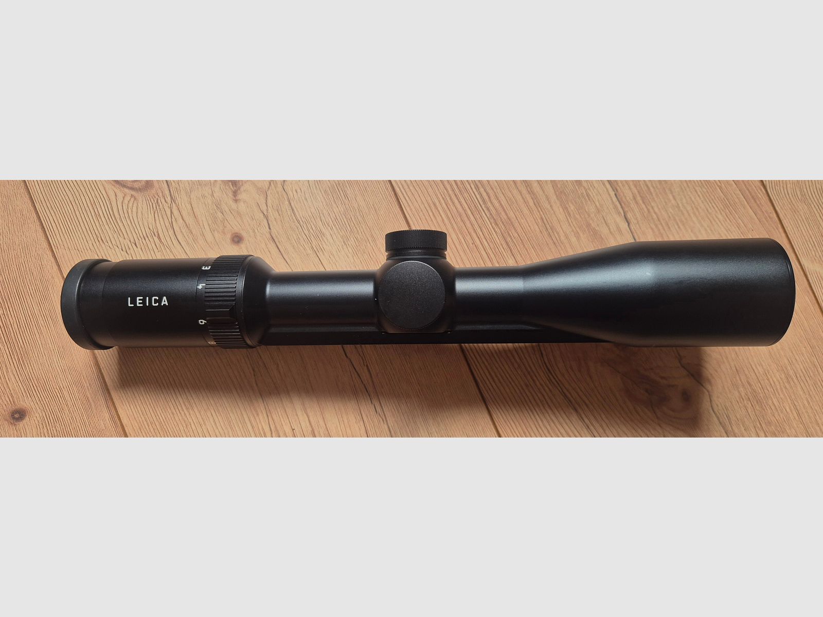 Leica Fortis 1.8-12x42i with rail like new