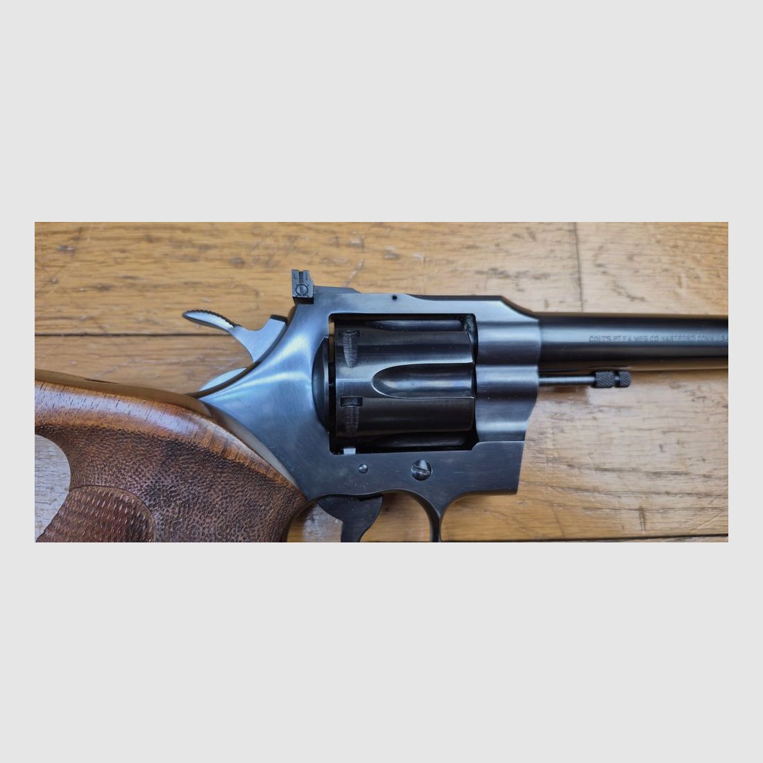 Mythos Revolver Colt Officer Model Match – Kal. 38Sp – Schwerer Lauf 6 Zoll – Waffe aus Hartford um 1960 – Ästhetik und Mechanik auf höchstem Niveau – Seltene Stück für das Schießen und Training in sehr hoher Qualität – Ausgezeichneter Zustand, fast wie neu – TBE +++, Bild 23 von 25