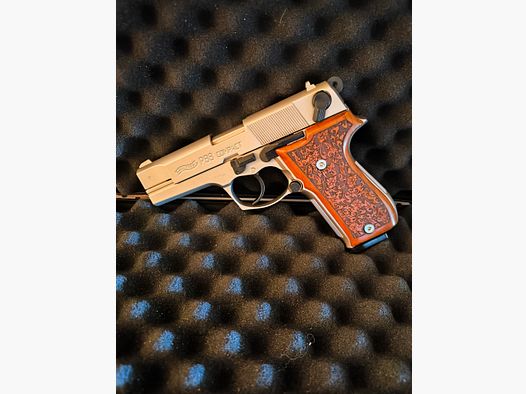 Pistolet SRS-Gas/Schreckschuss Walther P88 Compact avec plaquettes en bois et décorations dans les plaquettes en bois, calibre 9mmPAK, jamais tiré, en excellent état fonctionnel et esthétique, comme neuf !!