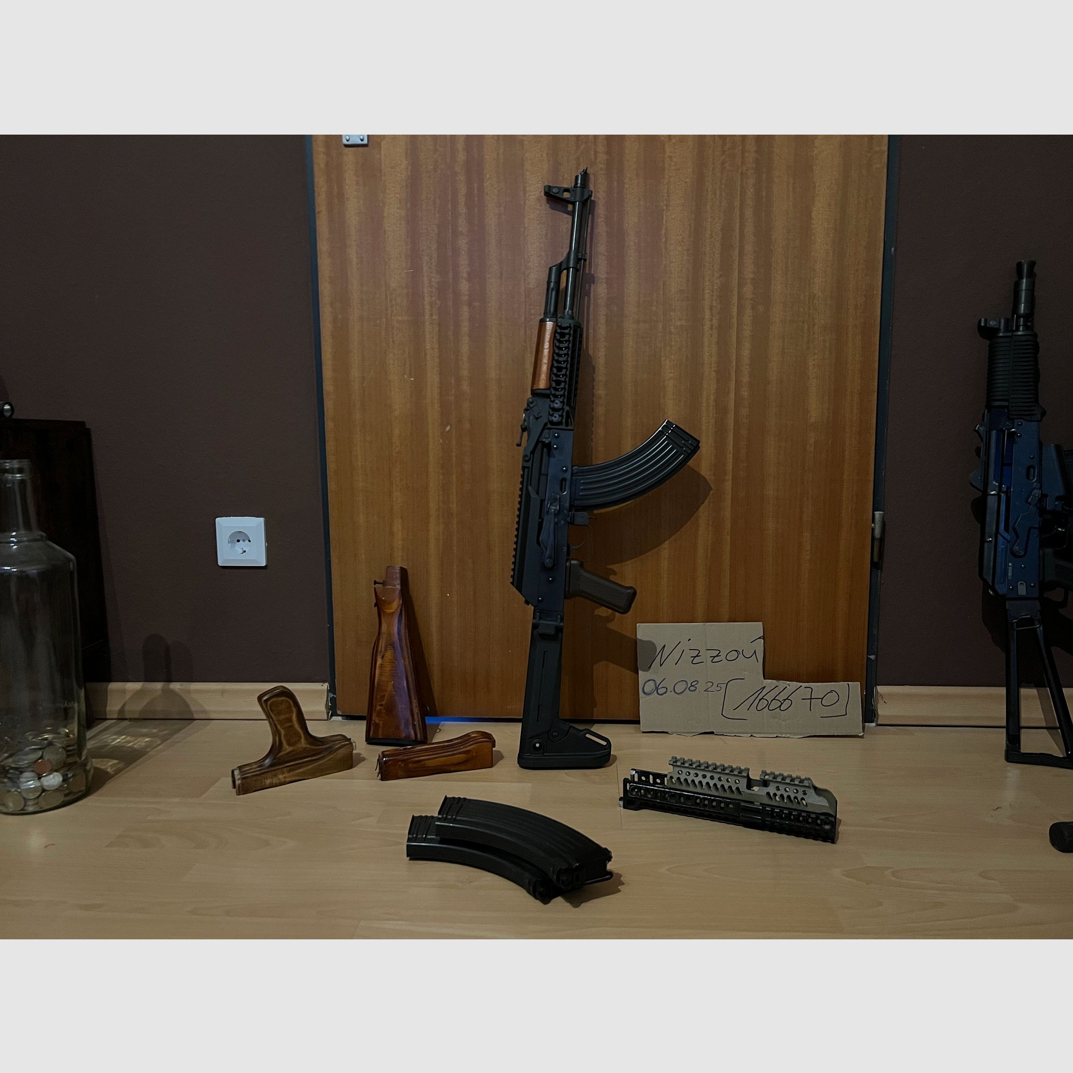 GHK AKM GBB con 3 caricatori e accessori