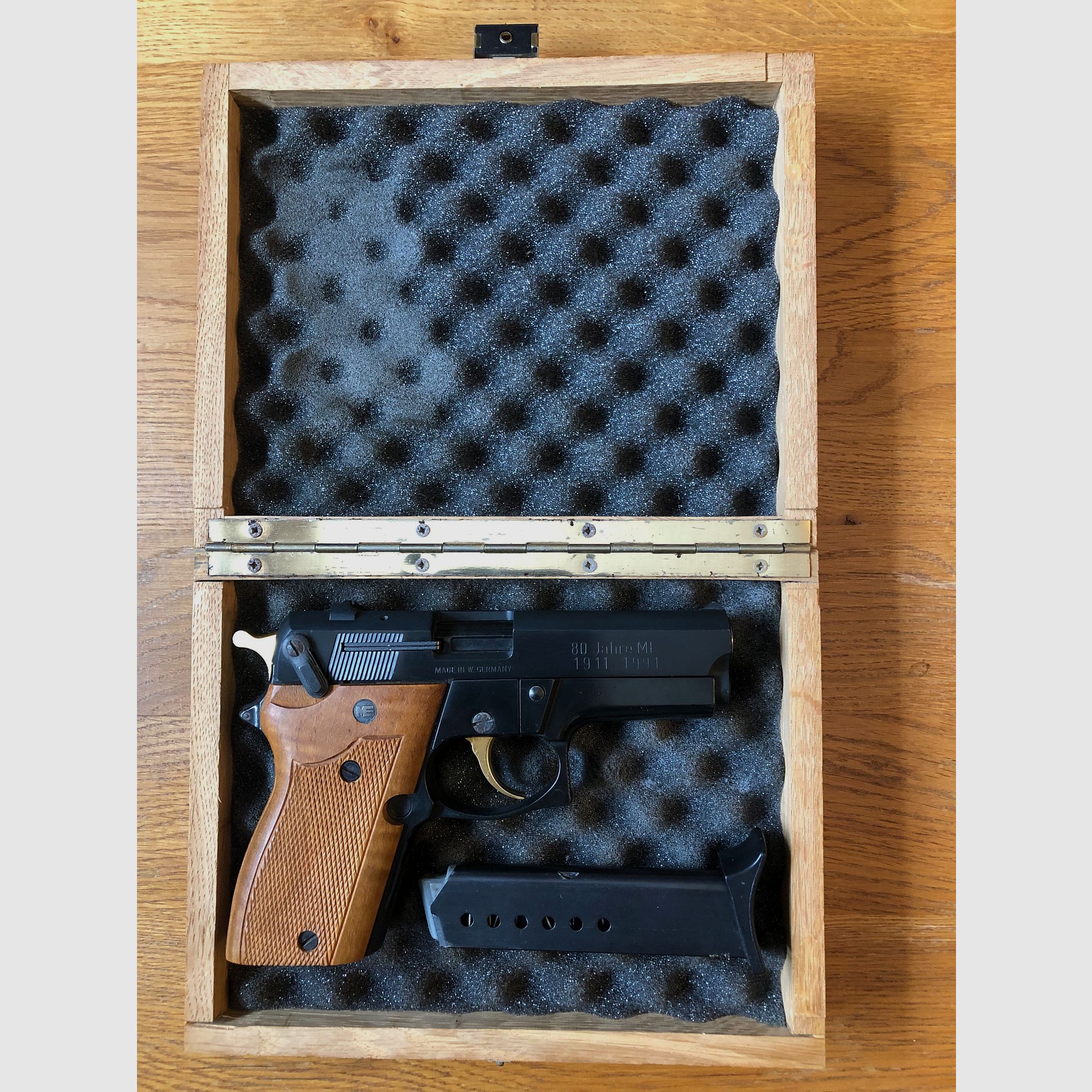 ME 9 collector's pistol anniversary model in wooden case