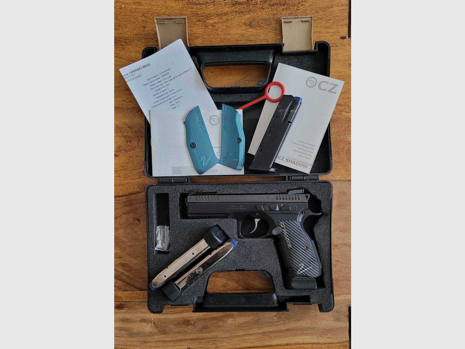 CZ Shadow 2 mit 4 Magazinen + LokGrip Griffschalen in OVP