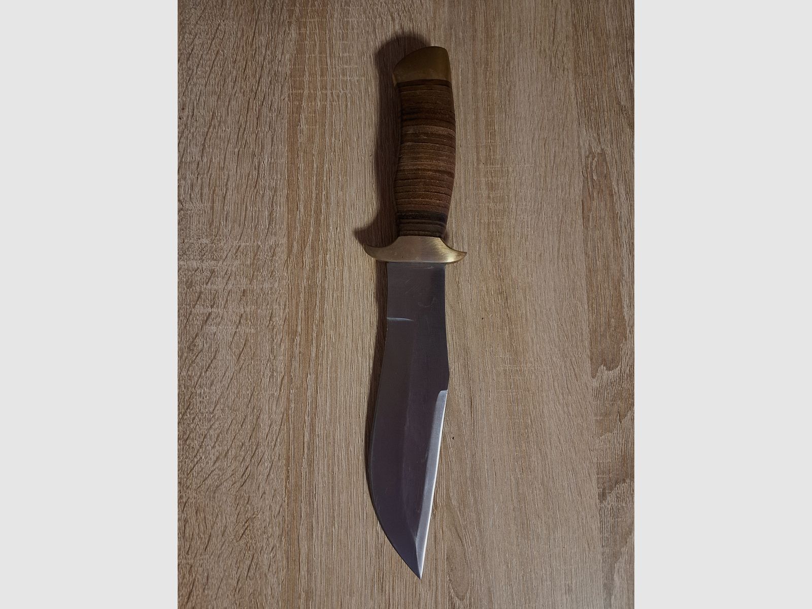 Hunting knife / outdoor knife with leather sheath – classic Bowie design