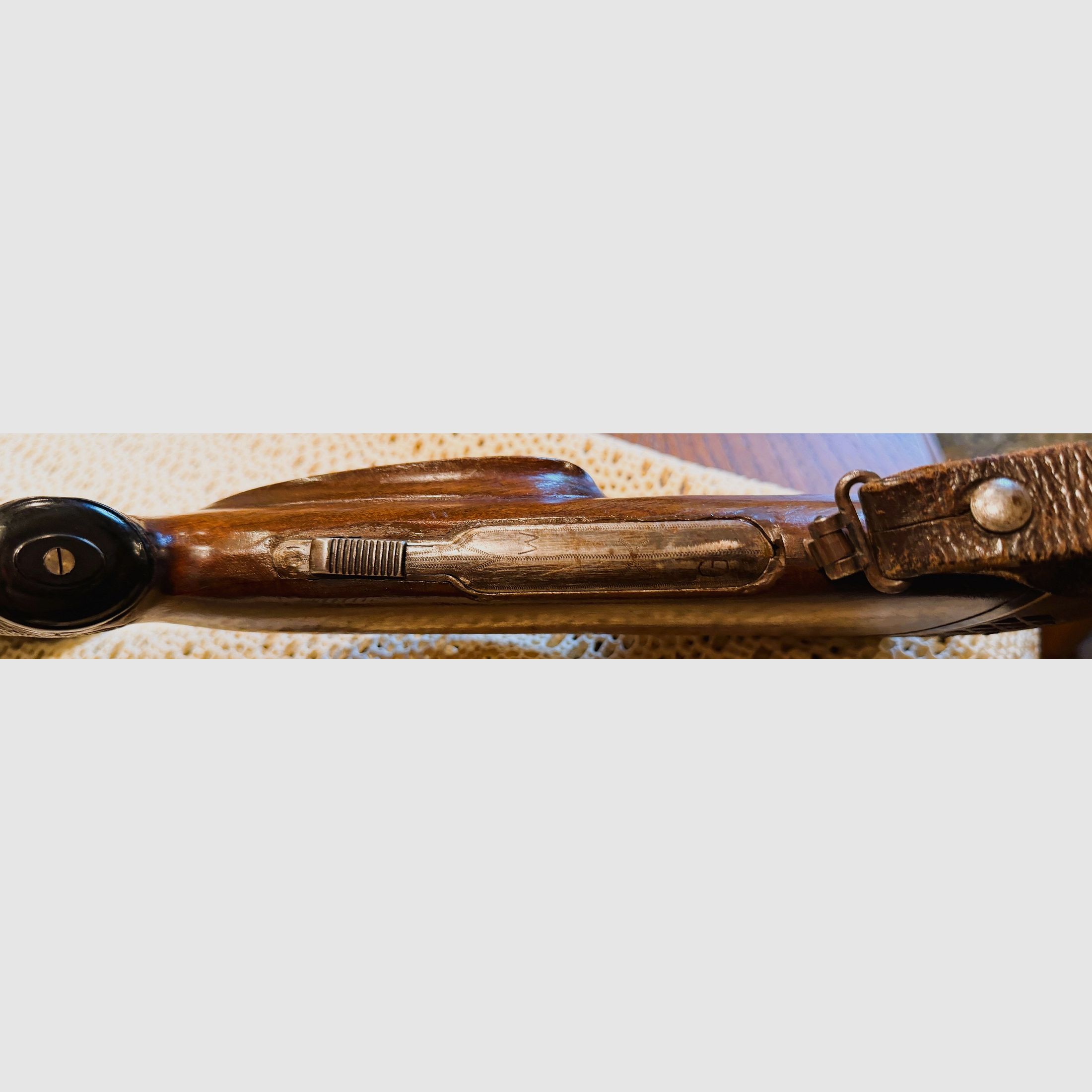 Sauer & Sohn Bohrung mit feinen Gravuren, 7x65R und 2x16, Rückstecher, Laufbündel 60cm, mit Krieghoff-Einstecklauf 44cm lang Kal. .22 Magnum, Schaftmagazin für 4 x 65R, Schaft 38,5cm,