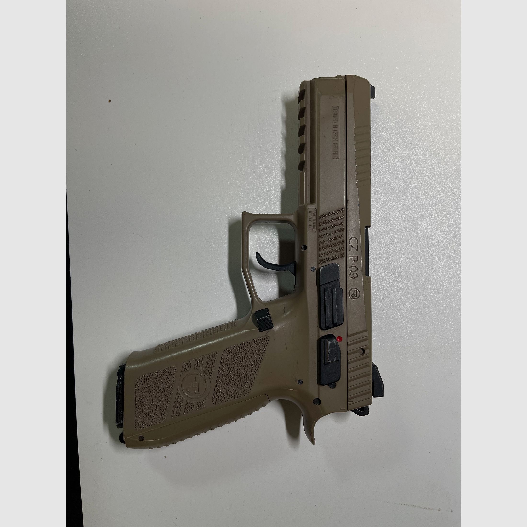 CZ P-09 Duty deslizamiento de metal CO2 usado Fabricado en República Checa