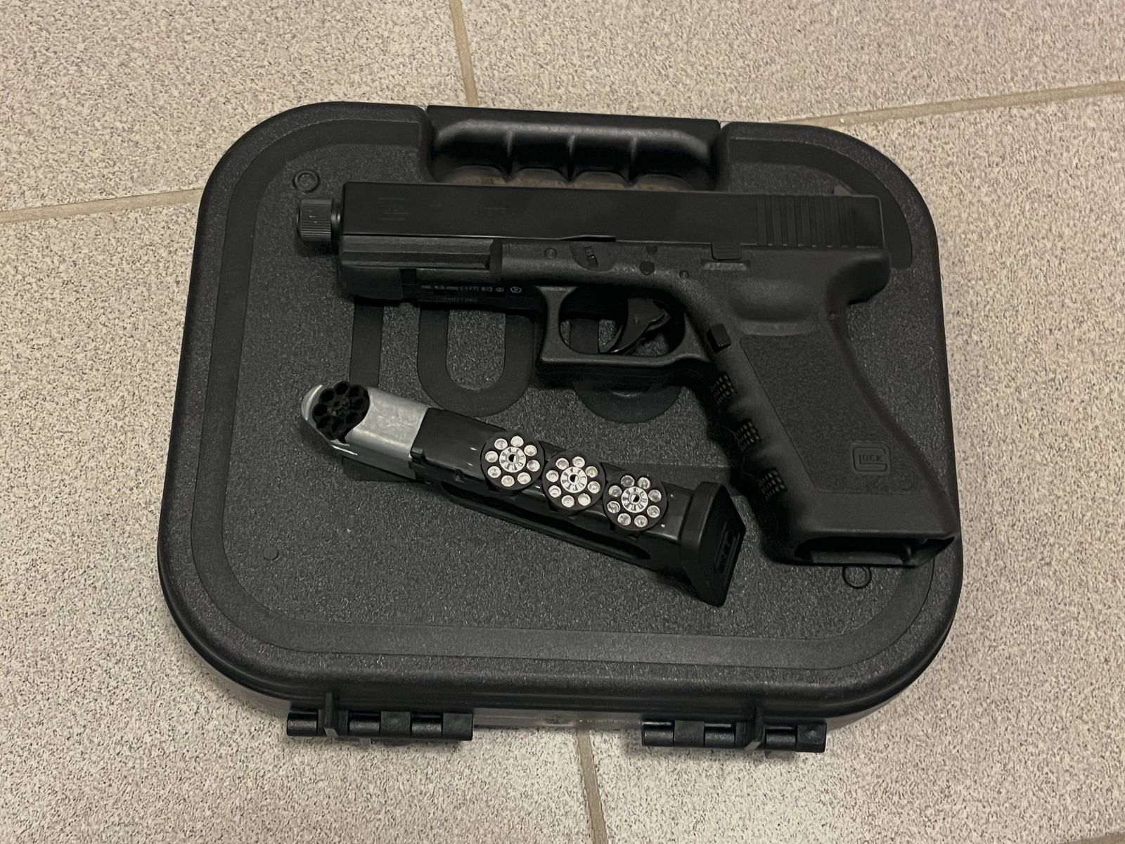 Glock 17 mit Laufgewinde Co2-Pistole Kaliber 4,5 mm Stahl BB / Diabolo Blowback
