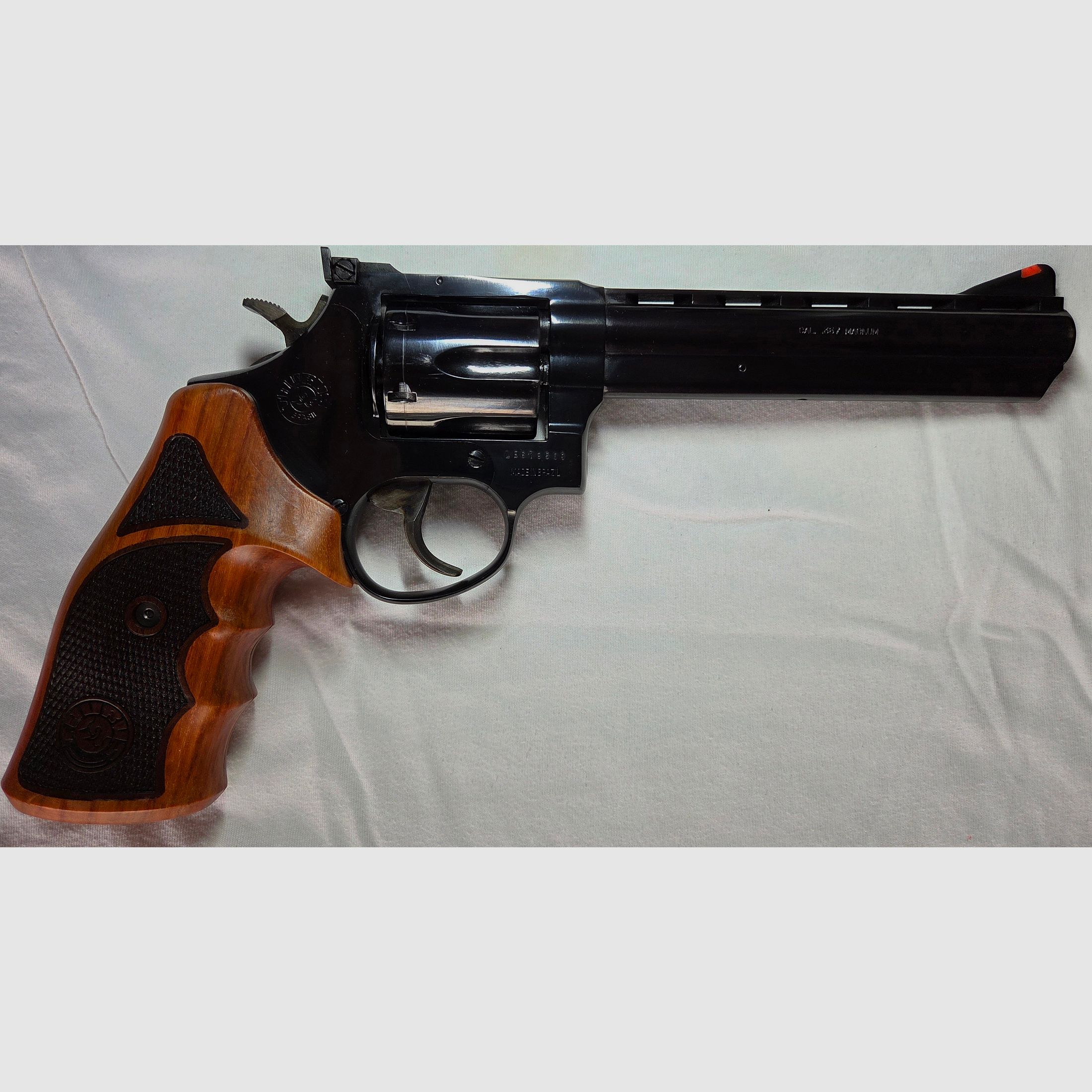 TAURUS 686 Kal. 357 Mag handgefertigter Griff