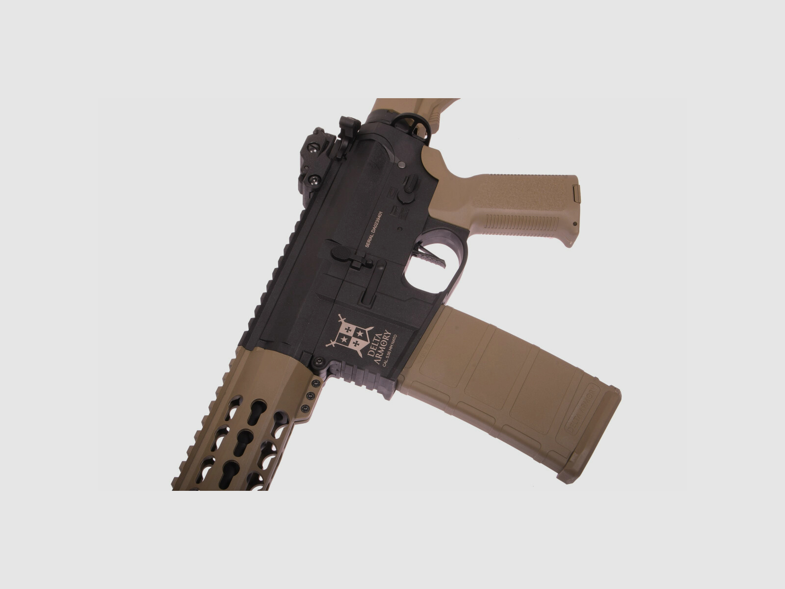 AR15 KeyMod 10 pulgadas PREDATOR CHARLIE EAGLE ETU Tan/Negro S-AEG Rifle Airsoft Libre a partir de 18 años | Delta Armory