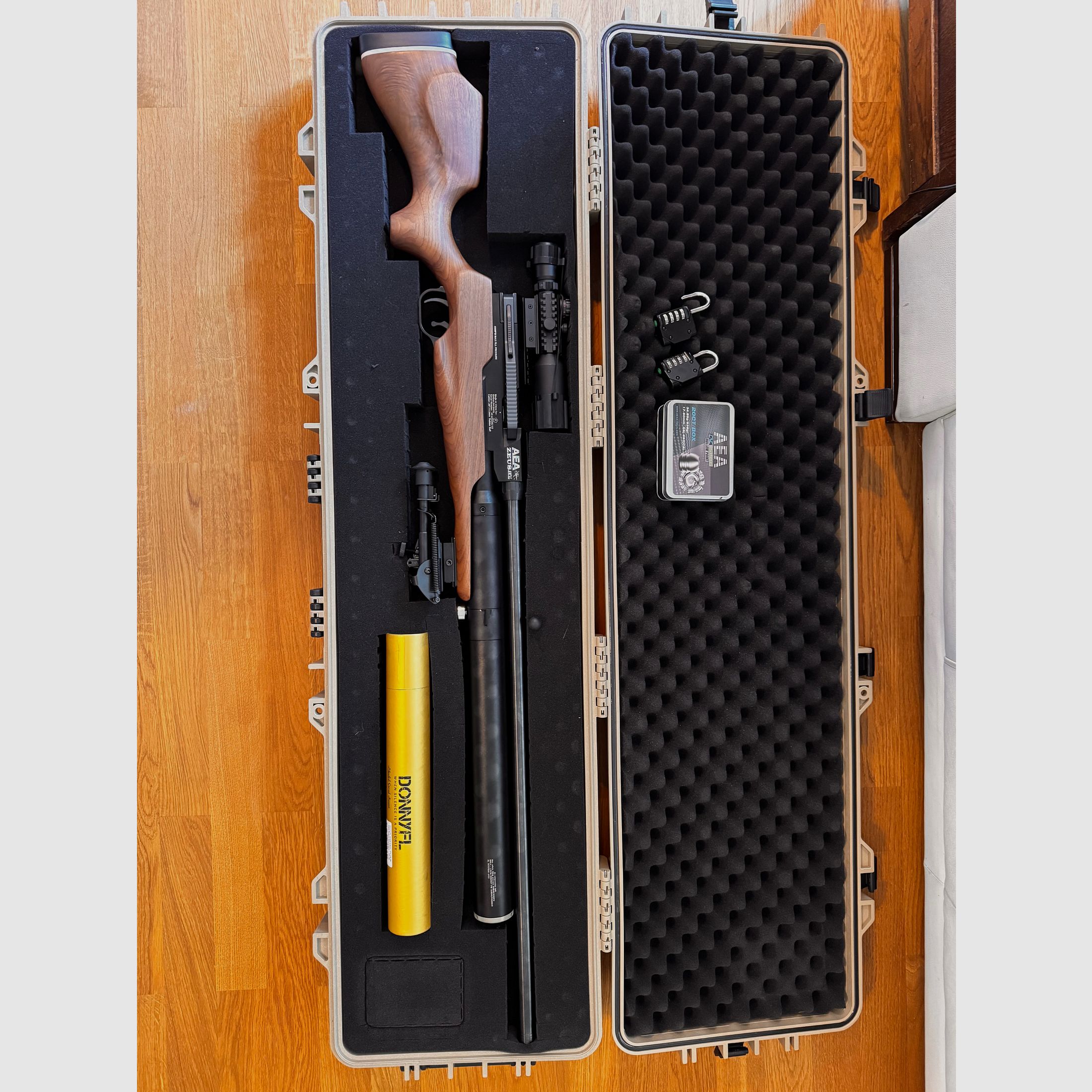 AEA Zeus calibre 68 con mucho accesorio en estado de coleccionista
