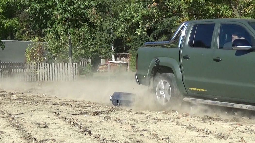 AUER XROC Pro Vs. VW Amarok V6 - Extrem Test