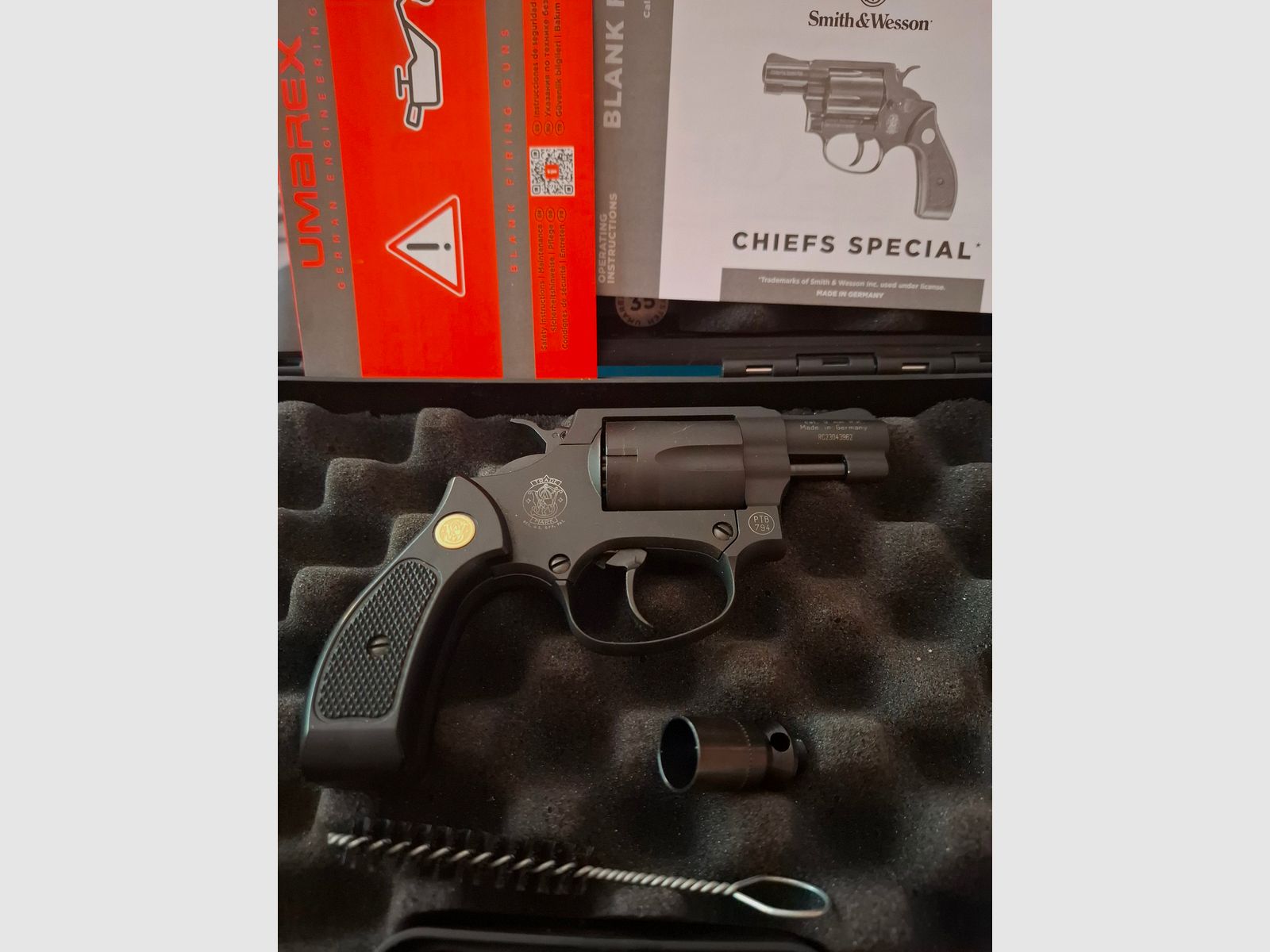 Smith & Wesson Chiefs Special 9mm RK. "NEW
