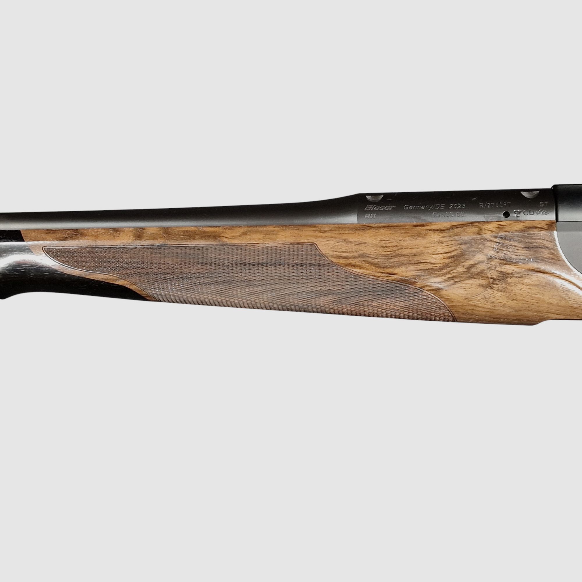 Blaser R8 Success Holz HK4 in den Kalibern 308Win, 30-06 Spring. oder 8x57JS LL 52cm mit M15x1 sofort verfügbar 