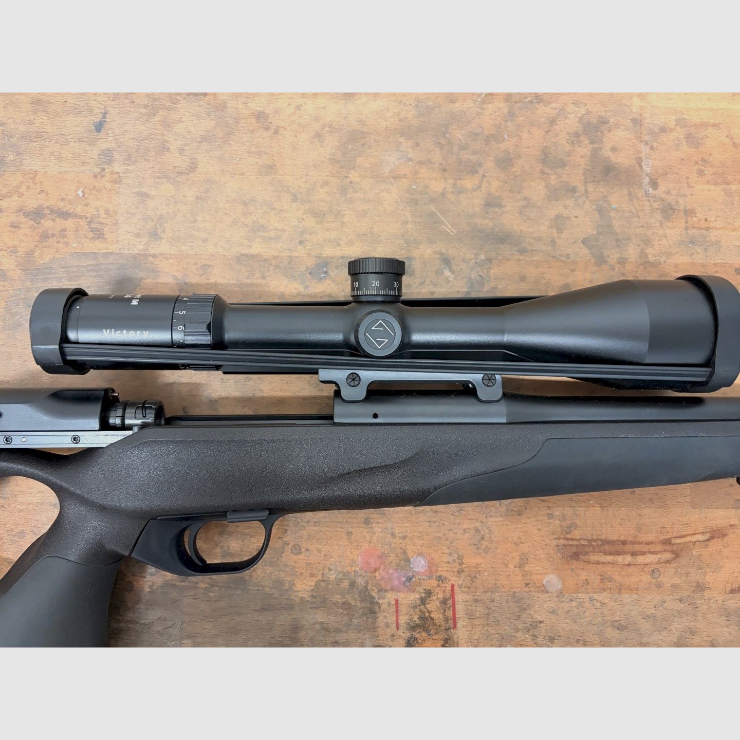 Blaser R8 Professional avec crosse en trou, .308 Win – Zeiss Victory HT 3-12x56