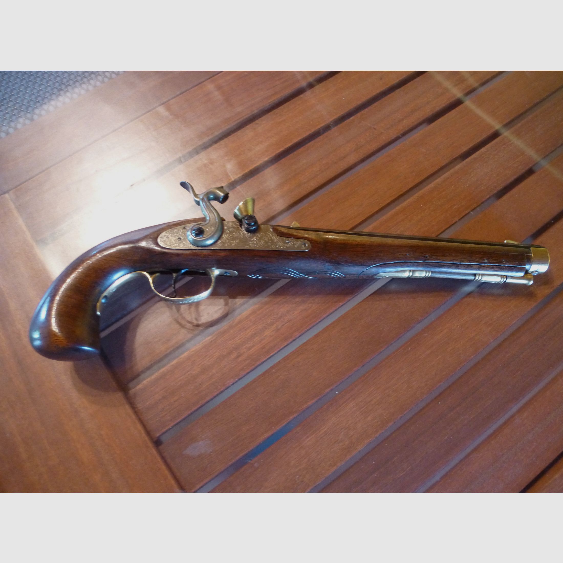 Bounty pistol percussion by Petersoli