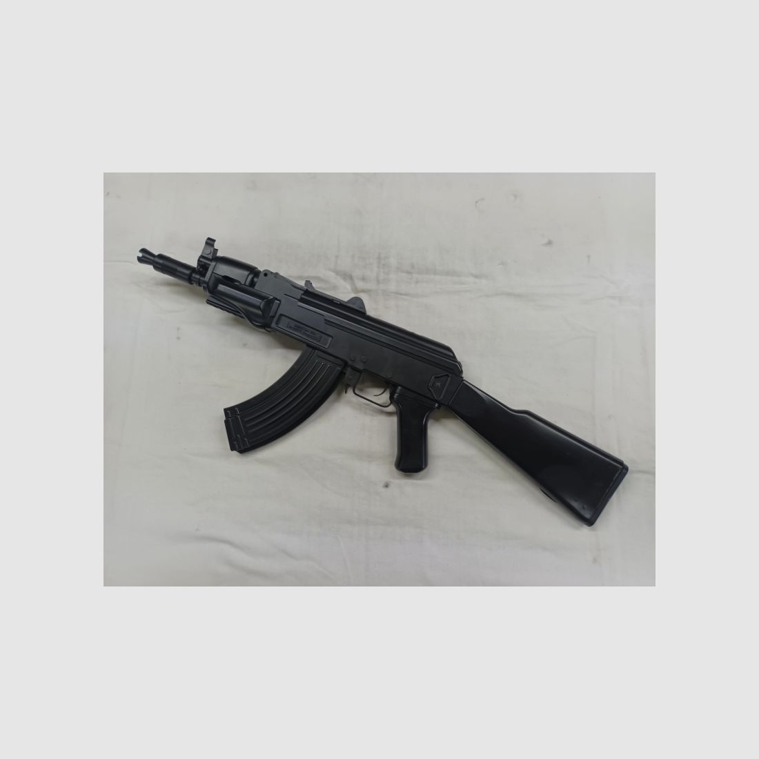 Umarex SAR 92B ähnlich Kalaschnikow AK-47