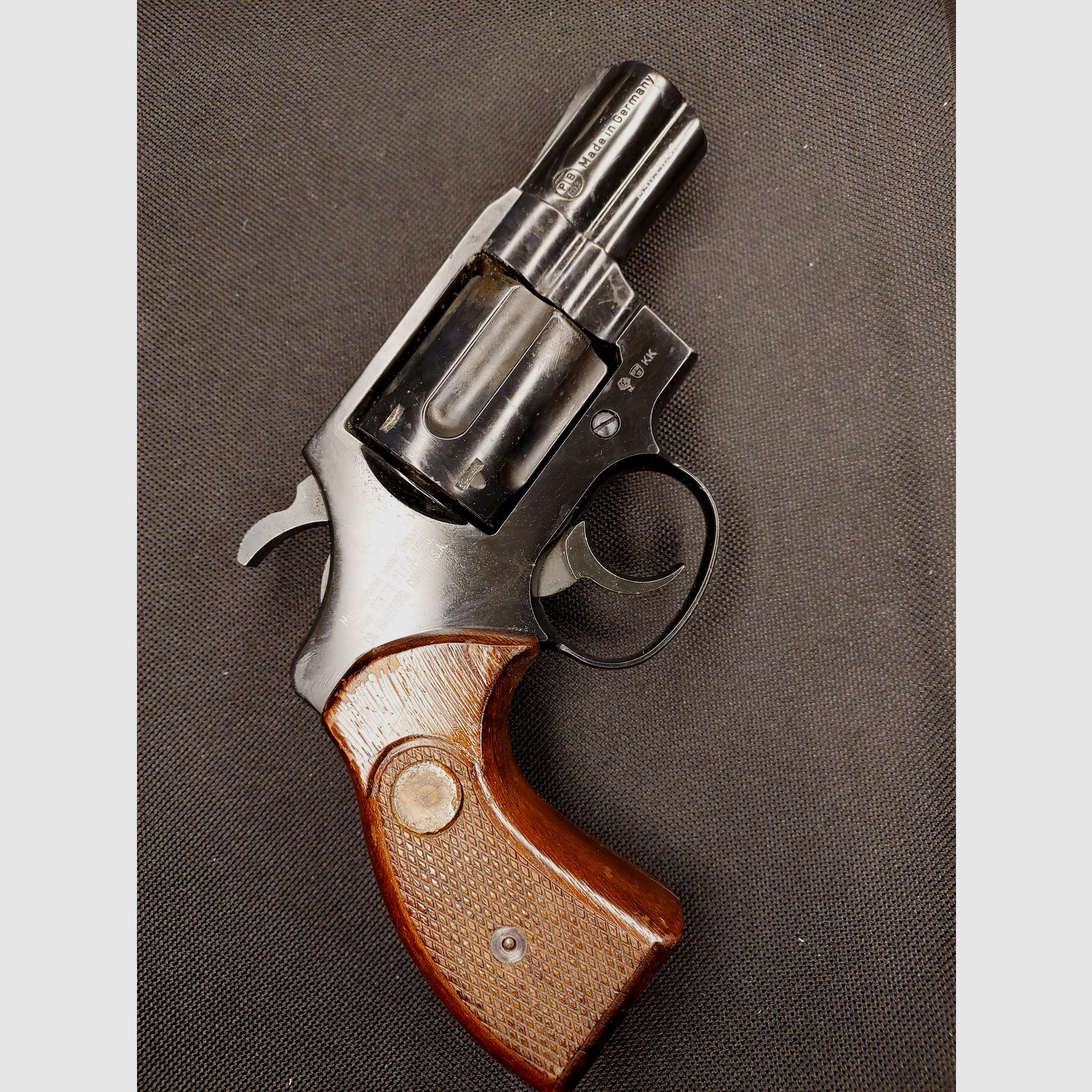 Colt Detective Special (Umarex) .380 (9mm) R.K. (PTB 841) con empuñaduras de madera