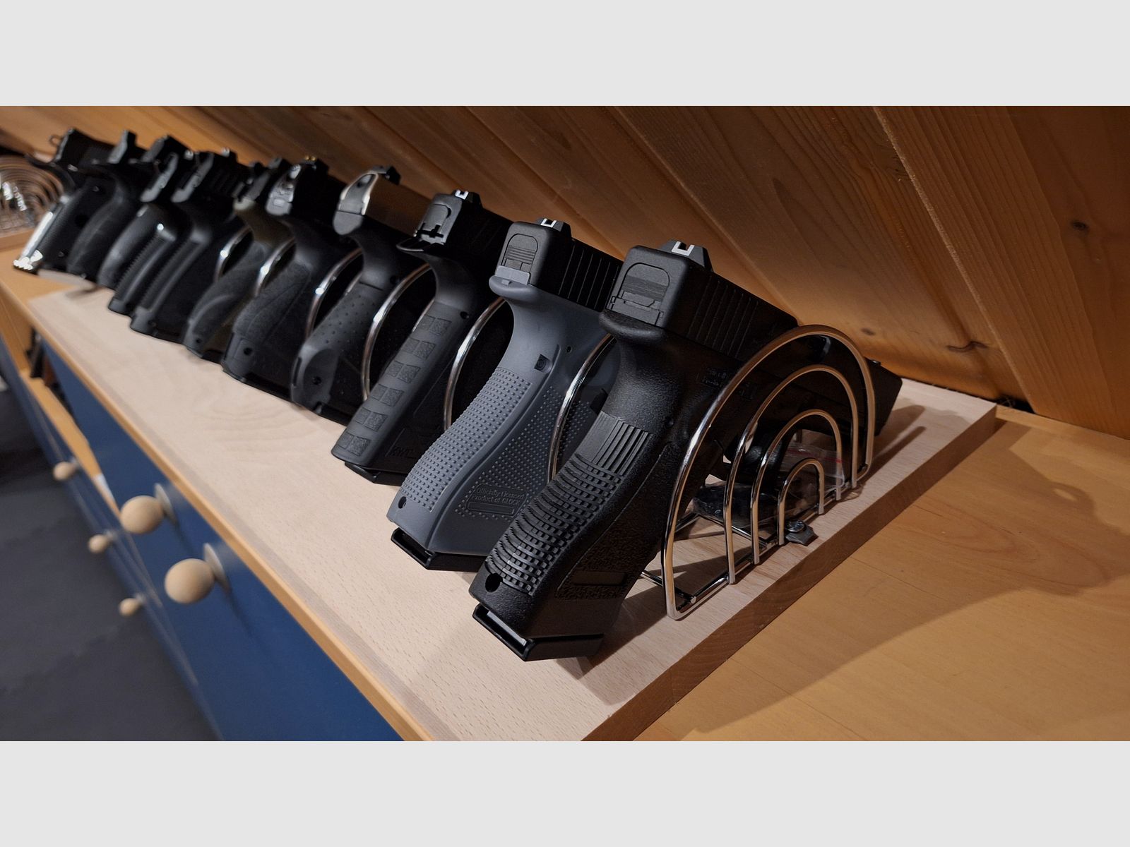 Pistolen Rack/Halter/Ständer/Regal für bis zu 11 Pistolen