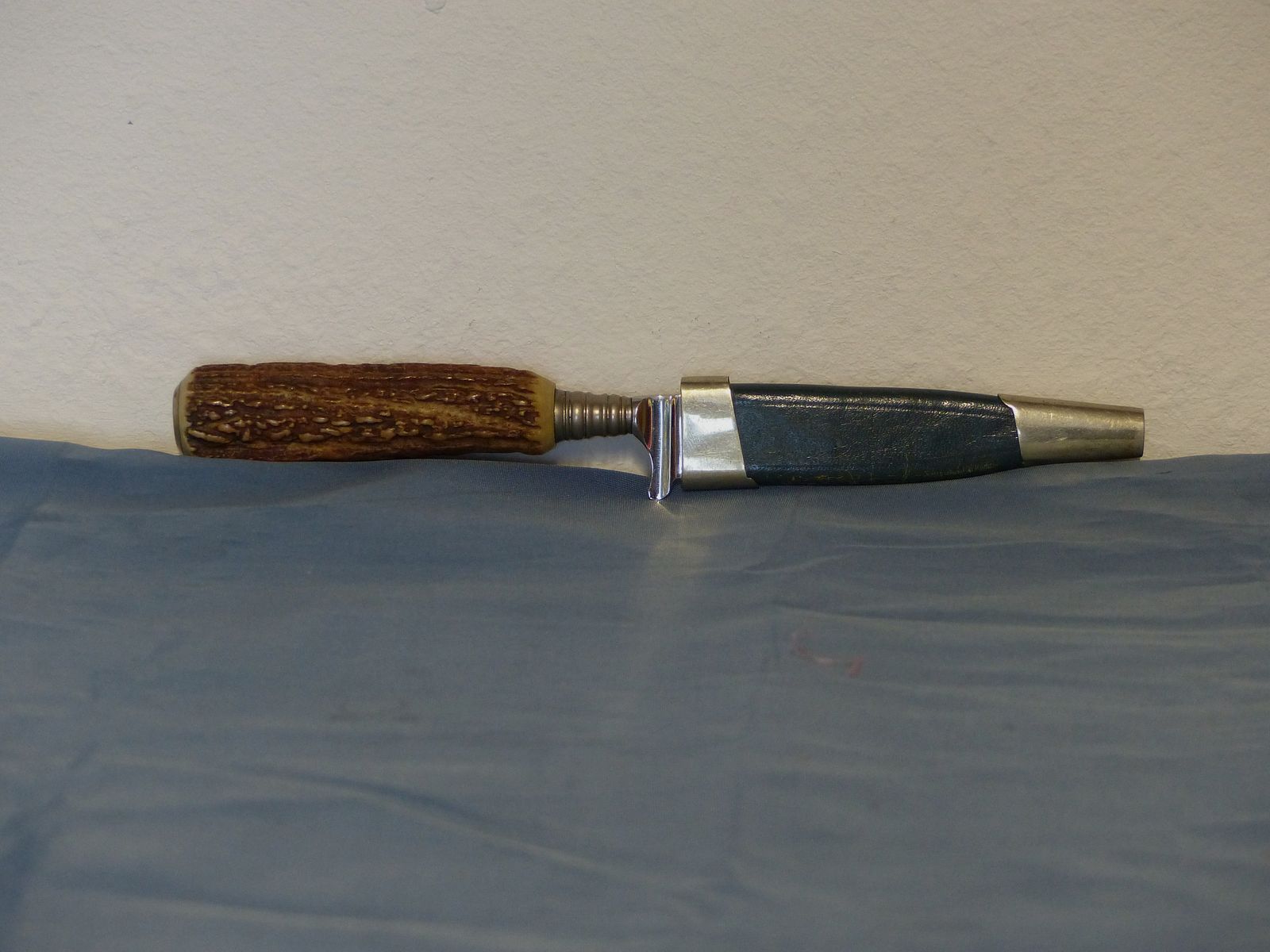 Bawarskie noże myśliwskie, noże tradycyjne, noże do przekąsek Anton Wingen Jr. z uchwytem z poroża jelenia, prawie antyczne