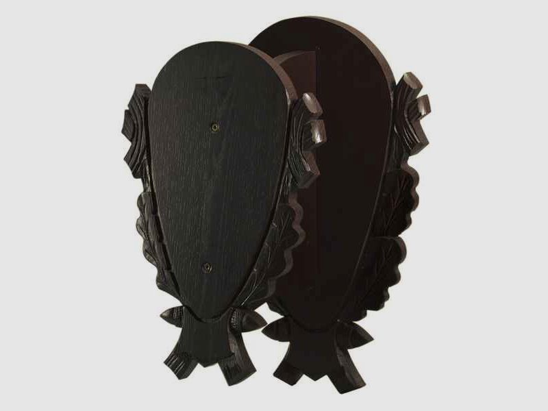 Trophäenschild Mufflon, 3-teilig, dunkel, massiv, mit Schnitzerei. Innenfläche 25x15cm