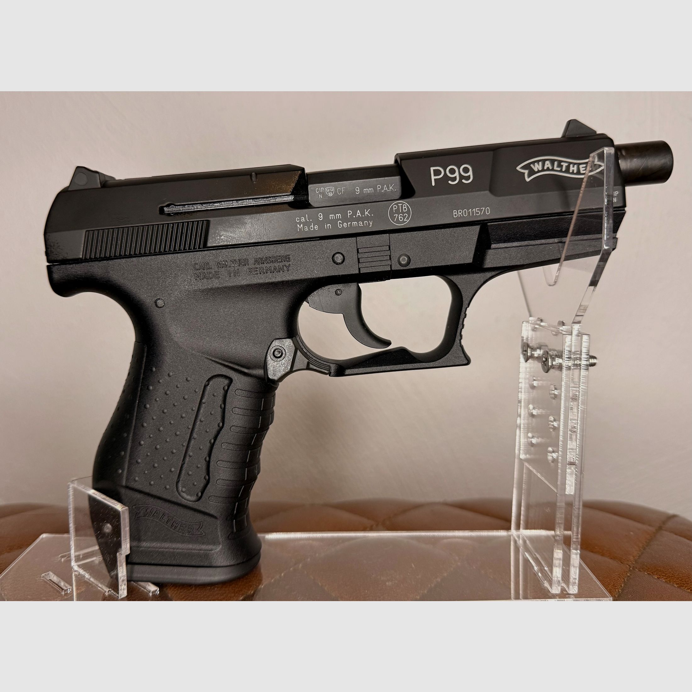 Walther P99 mit Mündungsgewindeschoner 9mm PAK