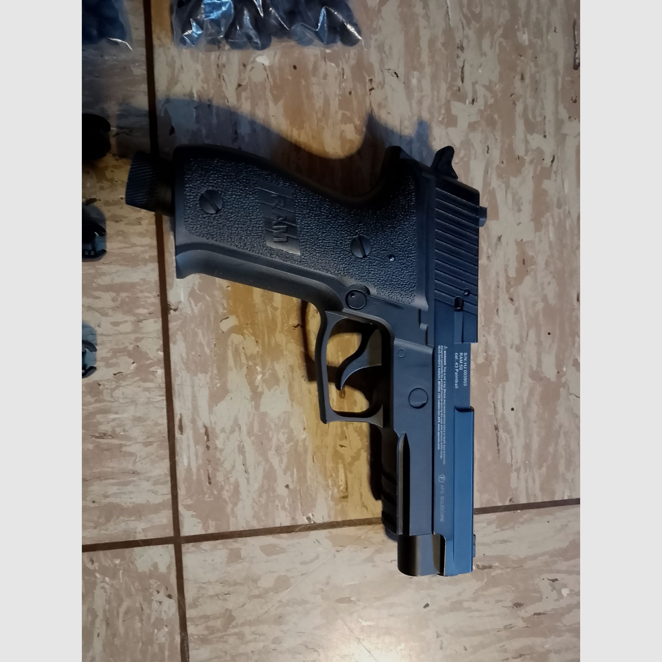 Pistole RAM Markierer X50 Kaliber 0.43 von APS original neu mit 4 Magazine Rubberballs 