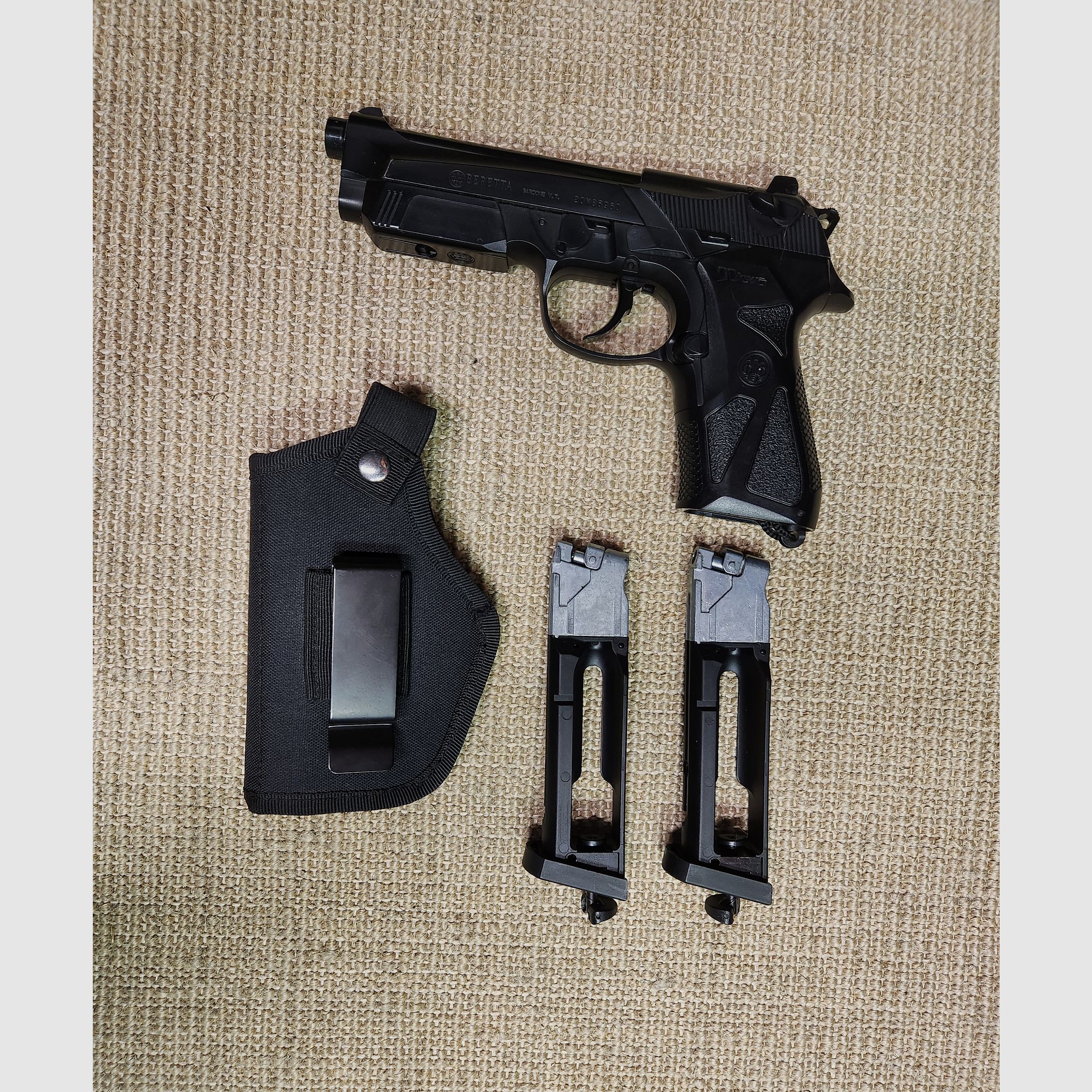 Airsoft SSR4, SSG69, Beretta M92 mit Zubehör und Plattenträger Set