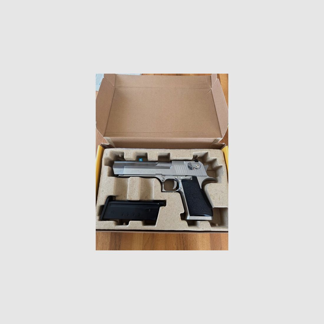 Desert Eagle .50AE Silver