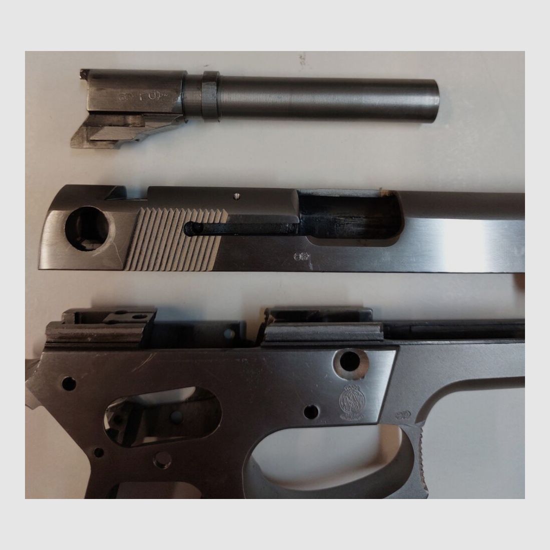 Smith & Wesson Defekt Pistole Smith & Wesson Mod.659 im Kaliber 9x19 (Bestehend aus Lauf,Verschluss,Griffstück)