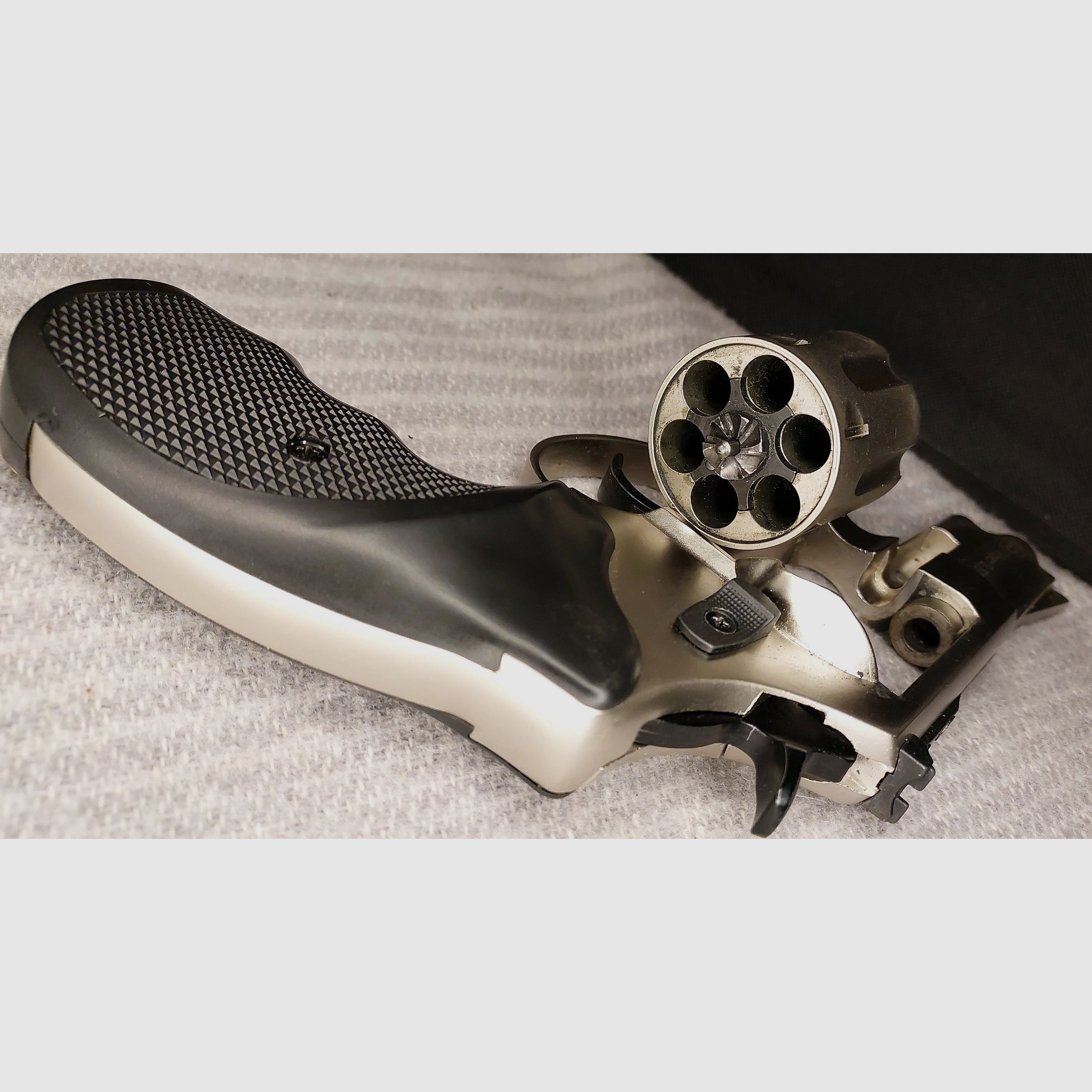 Ekol Viper revolver a salve da 2,5 pollici cromo 9 mm R.K. (PTB 1003)