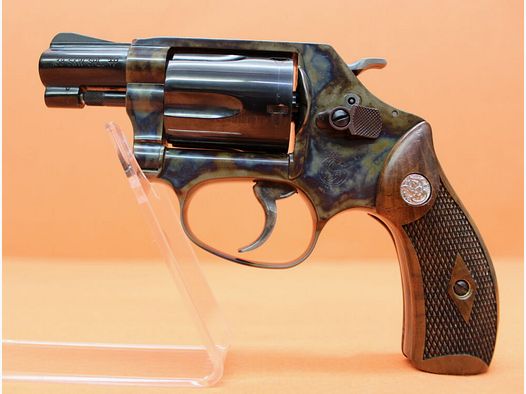 Smith & Wesson Revolver .38Special Smith&Wesson/ S&W 36-10 brüniert/ buntgehärtet, 1 7/8" Lauf/ Holzgriffschalen
