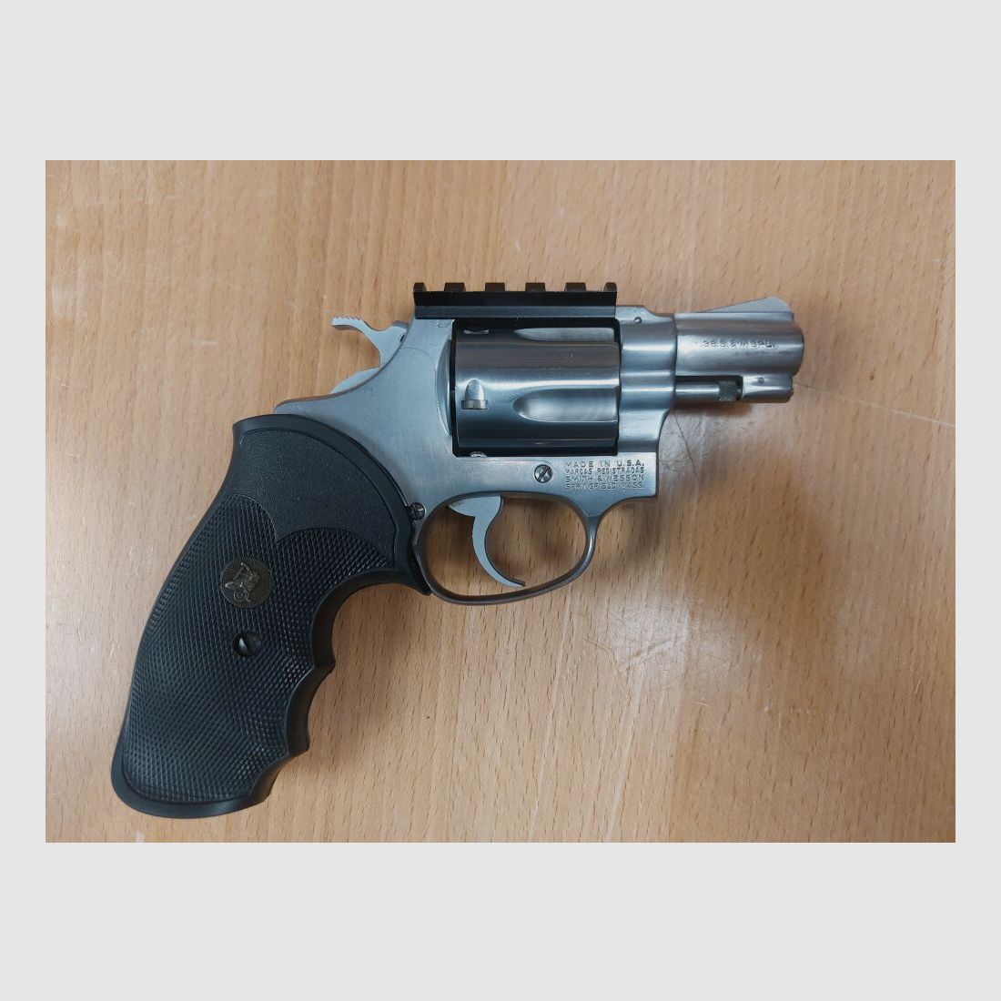 Smith & Wesson, USA 60, image 2 of 7