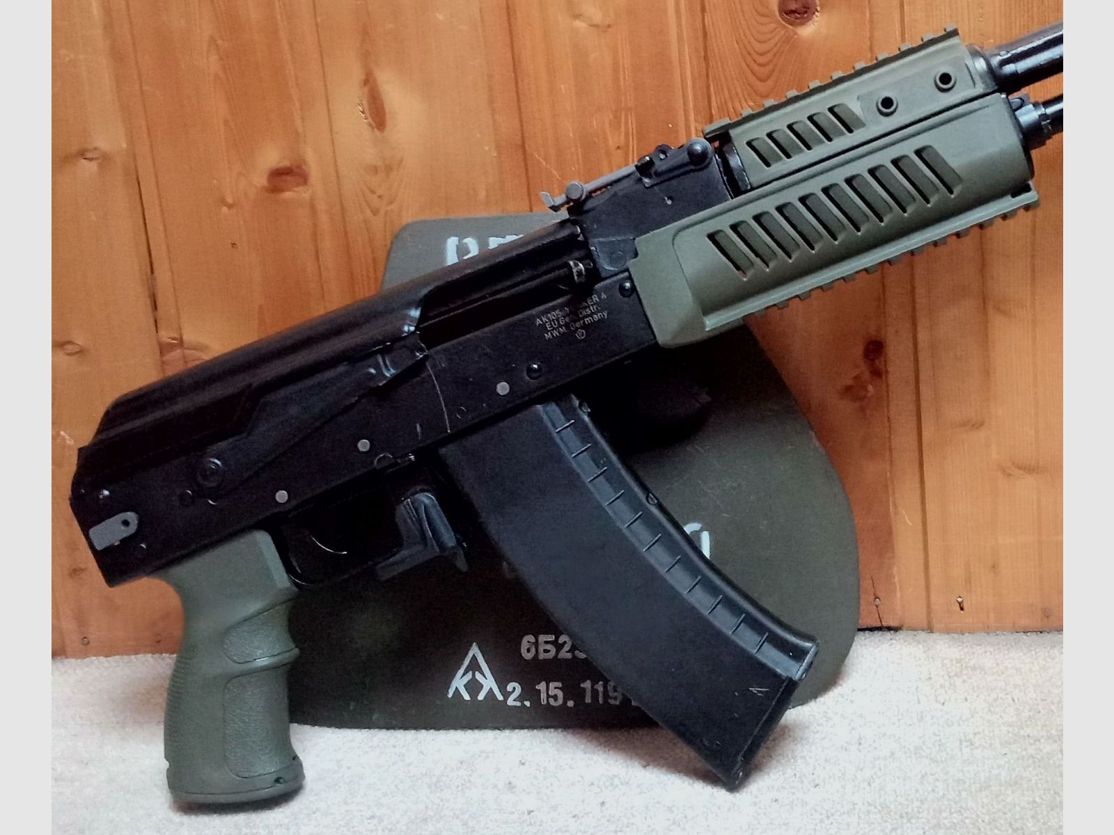 FAB Defense osłona rękojeści i chwyt pistoletowy oliwkowo-zielony / cena wyjściowa 100€ / przeznaczony do AK74 / AKM / AK-100